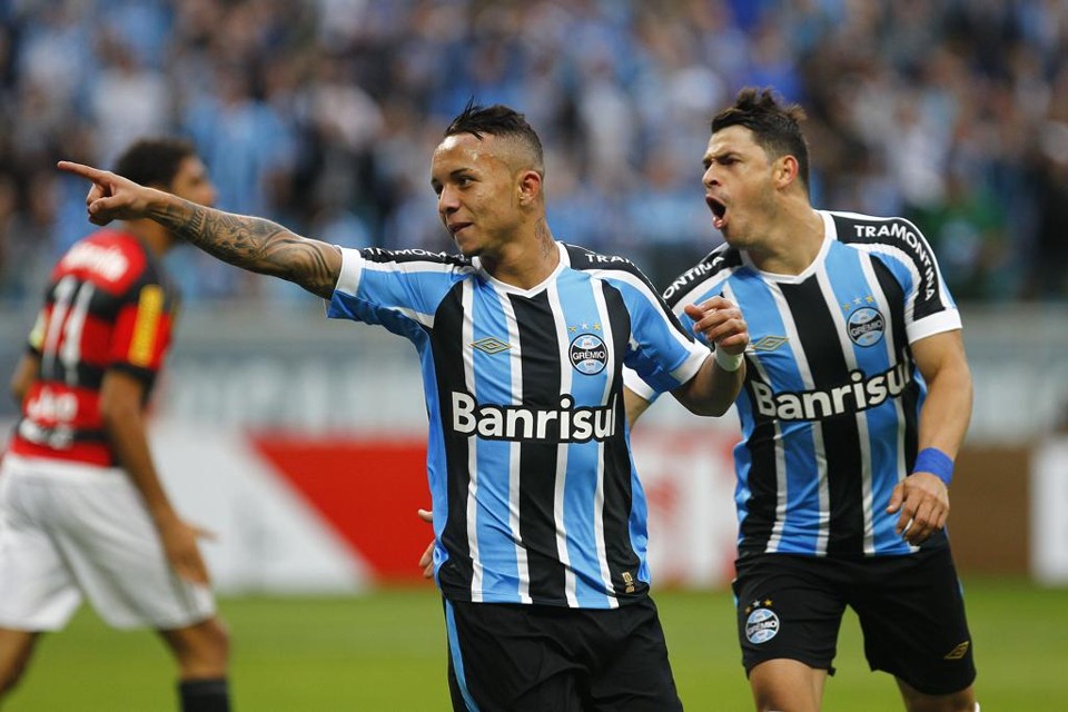 Éverton comemora gol sobre o Flamengo na vitória do Grêmio por 2 a 0. | Lucas Uebel/Gremio