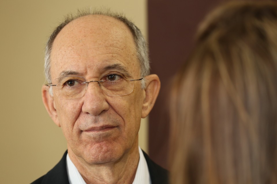Rui Falcão, presidente do PT: voo tumultuado por causa  do protesto de passageiros. | Ivonaldo Alexandre/Gazeta do Povo