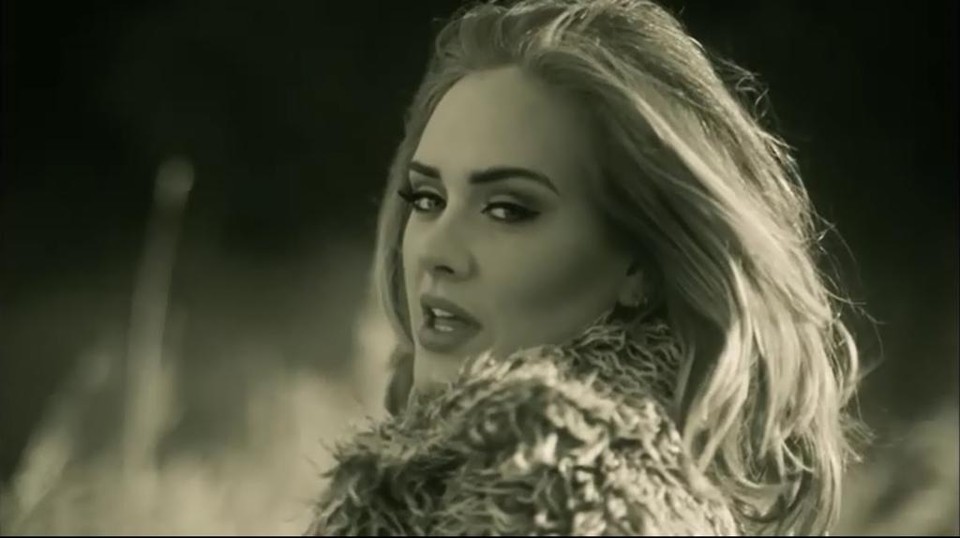 Adele bate novo recorde nos EUA com 3,38 milhões de cópias vendidas Artista anunciou na semana passada uma turnê de shows pela Europa em 2016. | /YouTube