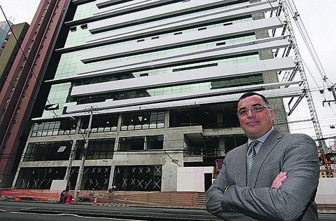 FAE constrói edifício de 10 andares para abrigar cursos da escola de negócios Diretor-geral Jorge Siarcos não revela o valor do investimento. | Aniele Nascimento/Gazeta do Povo