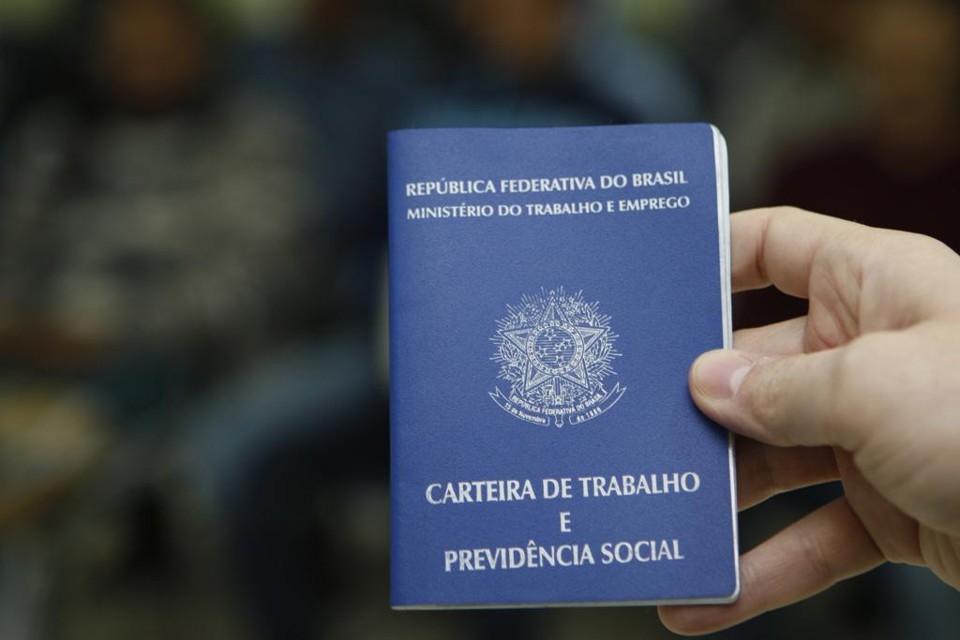 São 84,4 milhões de brasileiros, incluindo trabalhadores do mercado formal (assalariados e domésticos) e aposentados e pensionistas que devem receber o 13º salário neste ano | Aniele Nascimento/Gazeta do Povo