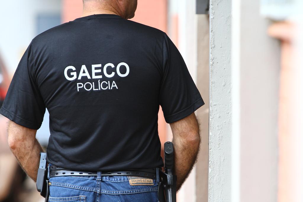 Policial do Gaeco: operação iniciada em Londrina. | Roberto Custódio/ Jornal de Londrina
