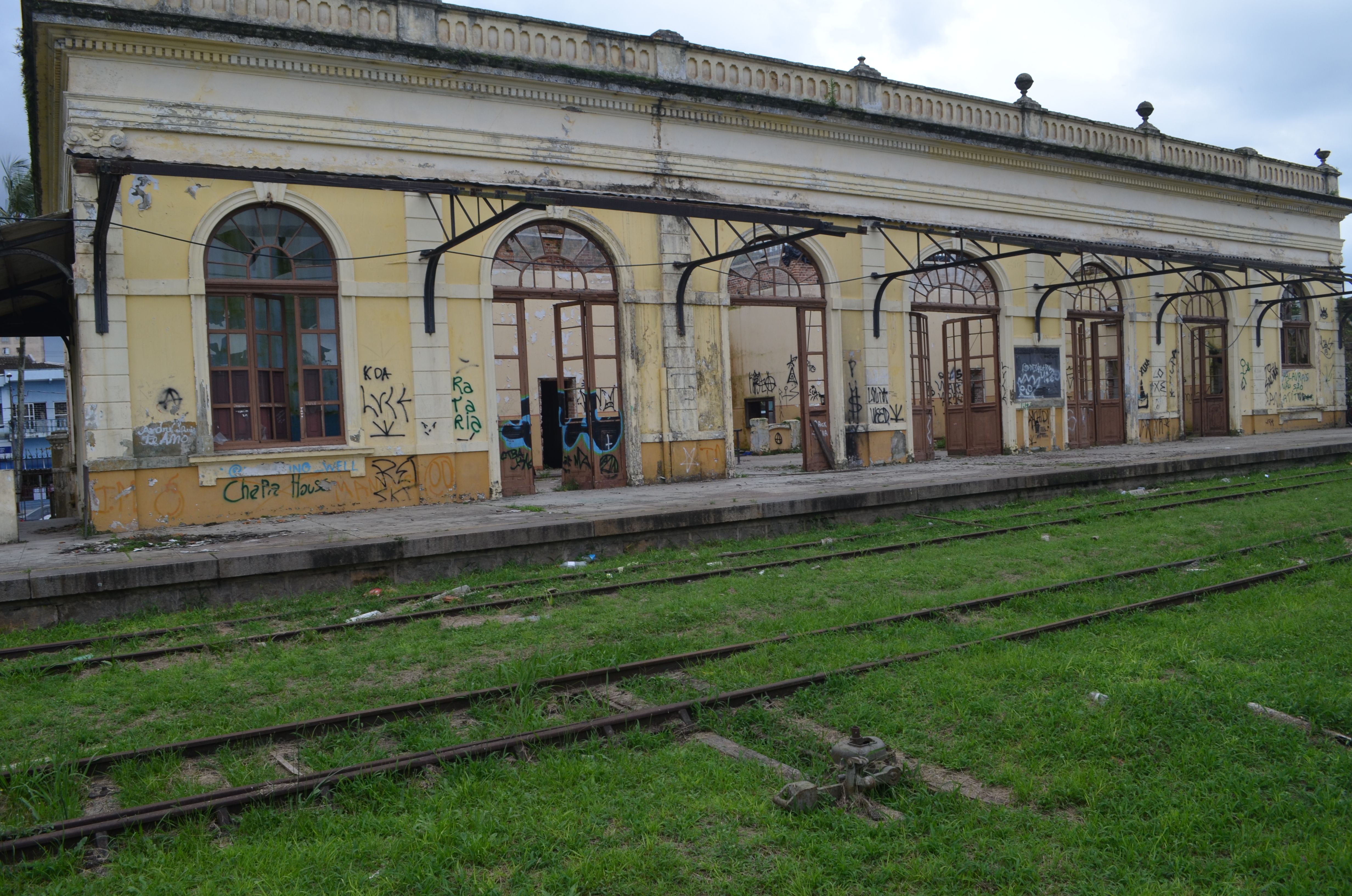 Prédio histórico está em ruínas | Débora Mariotto Alves/Gazeta do Povo
