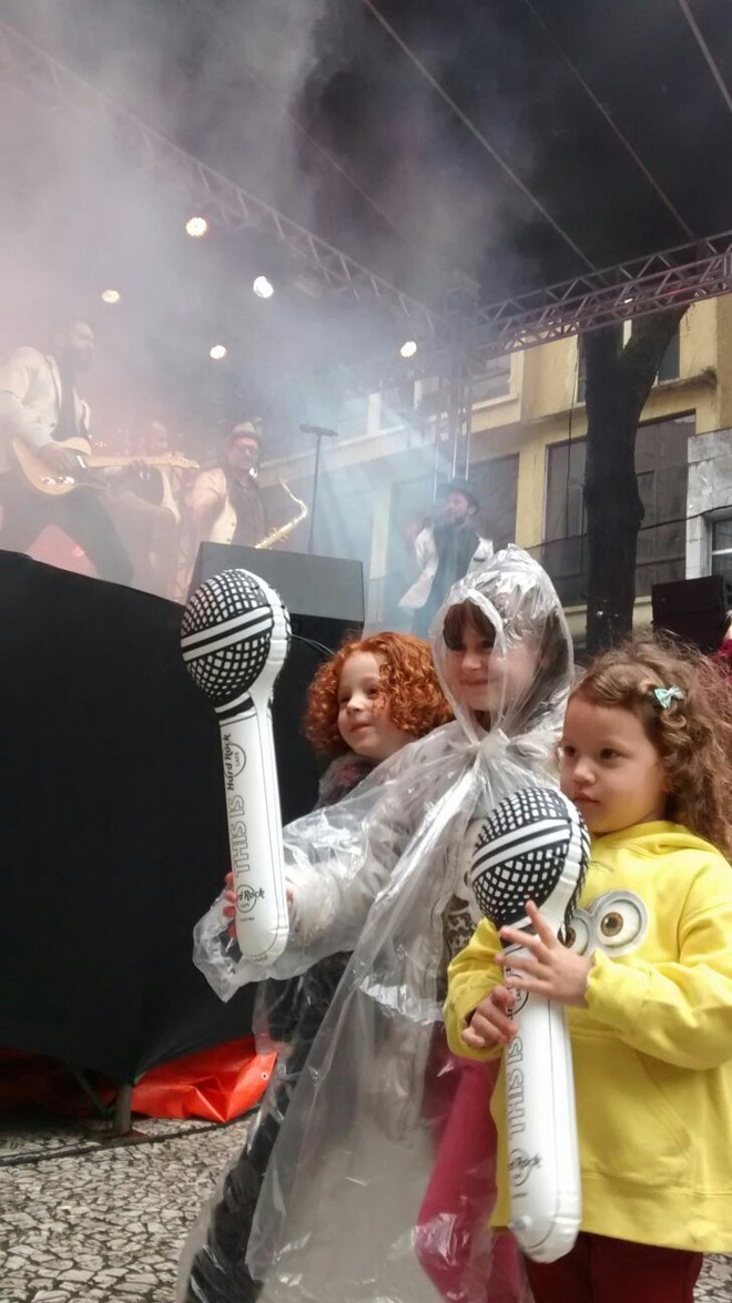 Crianças se divertiram, apesar do tempo instável e do frio da manhã. | Henry Milleo/Gazeta do Povo