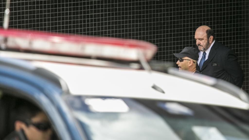 Ricardo Pessoa (de barba) detido pela PF: Lava Jato chegou ao líder do “clube” de empreiteiras. | Marcelo Andrade/Gazeta do Povo