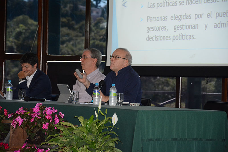 Fernando Pindado Sánchez durante a apresentação da palestra Barcelona: Canais de participação Cidadã. | IMAP