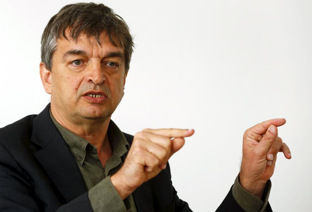 Francês Jerome Champagne terá o apoio do Rei do Futebol na eleição da Fifa. | ARND WIEGMANN/REUTERS