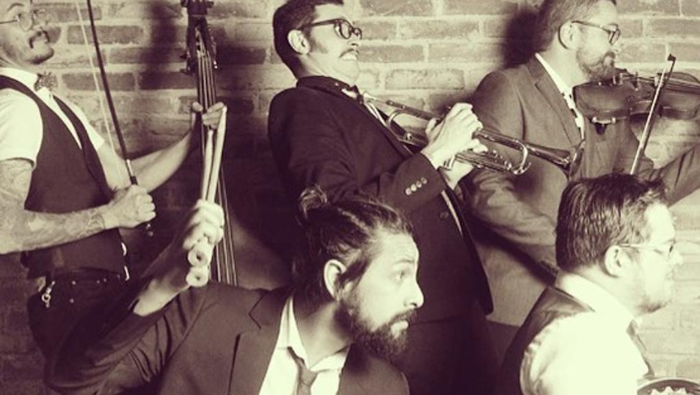 Banda mistura música balcânica e cigana, tango,, jazz antigo e rock. | /Divulgação