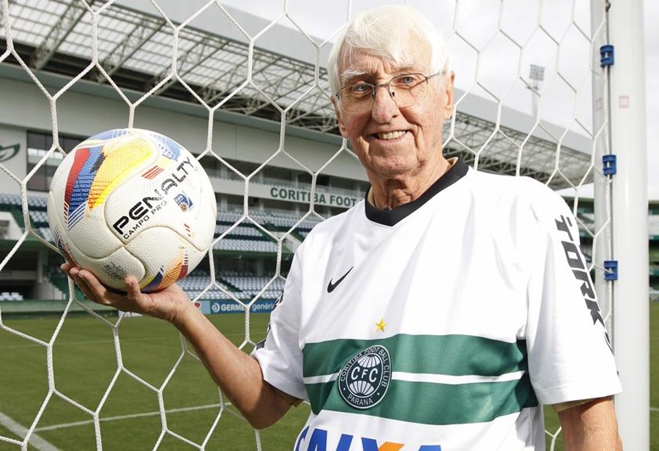 Torcida quer homenager Krüger com estátua pelos 50 anos de Coritiba. | Antônio More/Gazeta do Povo
