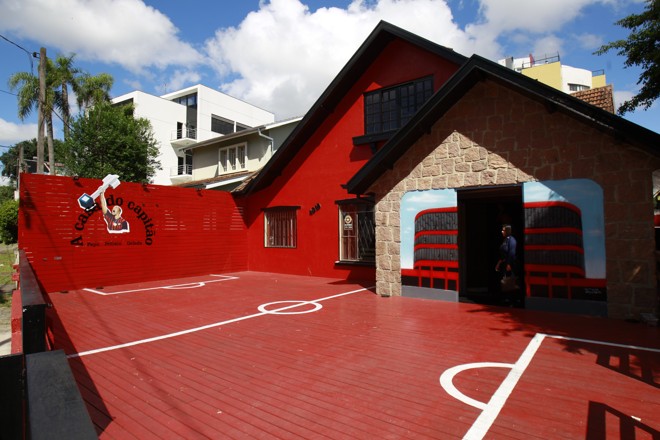 Bar do capitão Nem, todo com temática atleticana e inspirado em pub inglês do Chelsea. | Daniel Castellano/Gazeta do Povo