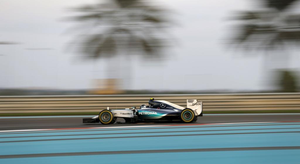 Alemão Nico Rosberg garante a primeira colocação no grid de largada do GP de Aby Dhabi. | THAIER AL-SUDANI/REUTERS