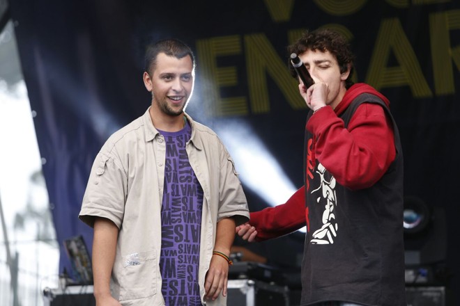 Batalha de rappers do Circuito CWB de Rimas assumiu os microfones no palco Ruínas às 15h. No palco, Charo e Taylor. | Henry Milléo