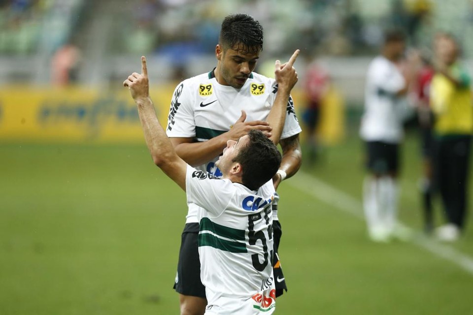 Juan e Henrique Almeida: destaques do Coxa na reta final. | Hugo Harada/Gazeta do Povo