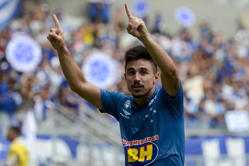 No adeus do Mineirão na temporada, Cruzeiro vence o rebaixado Joinville Willian comemora gol no Mineirão. | Wahington Alves/Lightpress