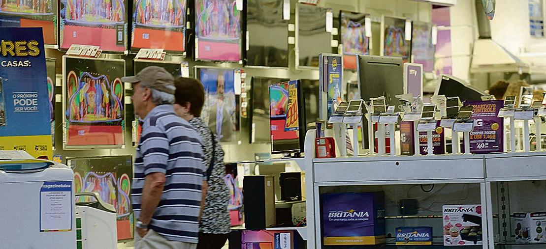 Sem crédito farto, juros baixos e redução de impostos, segmento sofre com queda nas vendas. | Ivonaldo Alexandre/Gazeta do Povo