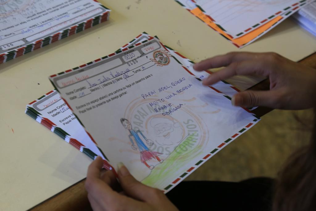 Bonecas e carrinhos são pedidos garantidos ao bom velhinho. | Ivonaldo Alexandre/Gazeta do Povo