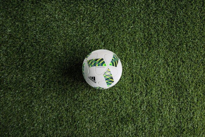 Bola de futebol Errejota, que será usada na Olimpíada do Rio. | Divulgação Adidas