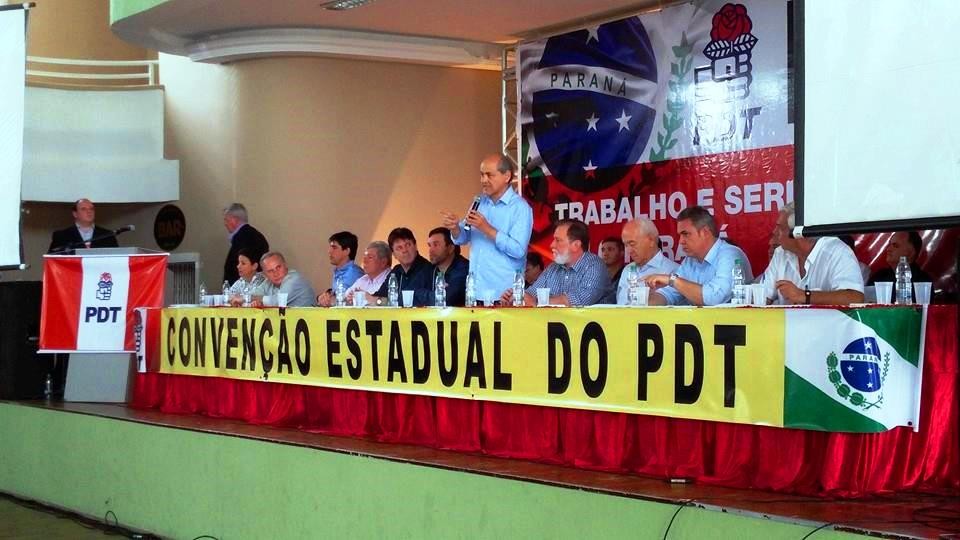 PDT lança Fruet à reeleição e aposta em Osmar Dias para 2018 Questionado sobre a permanência de nomes do PT em cargos da prefeitura, Fruet disse que soube hoje da decisão do partido e que ainda não teve tempo de conversar com as lideranças do partido. | Divulgação/PDT