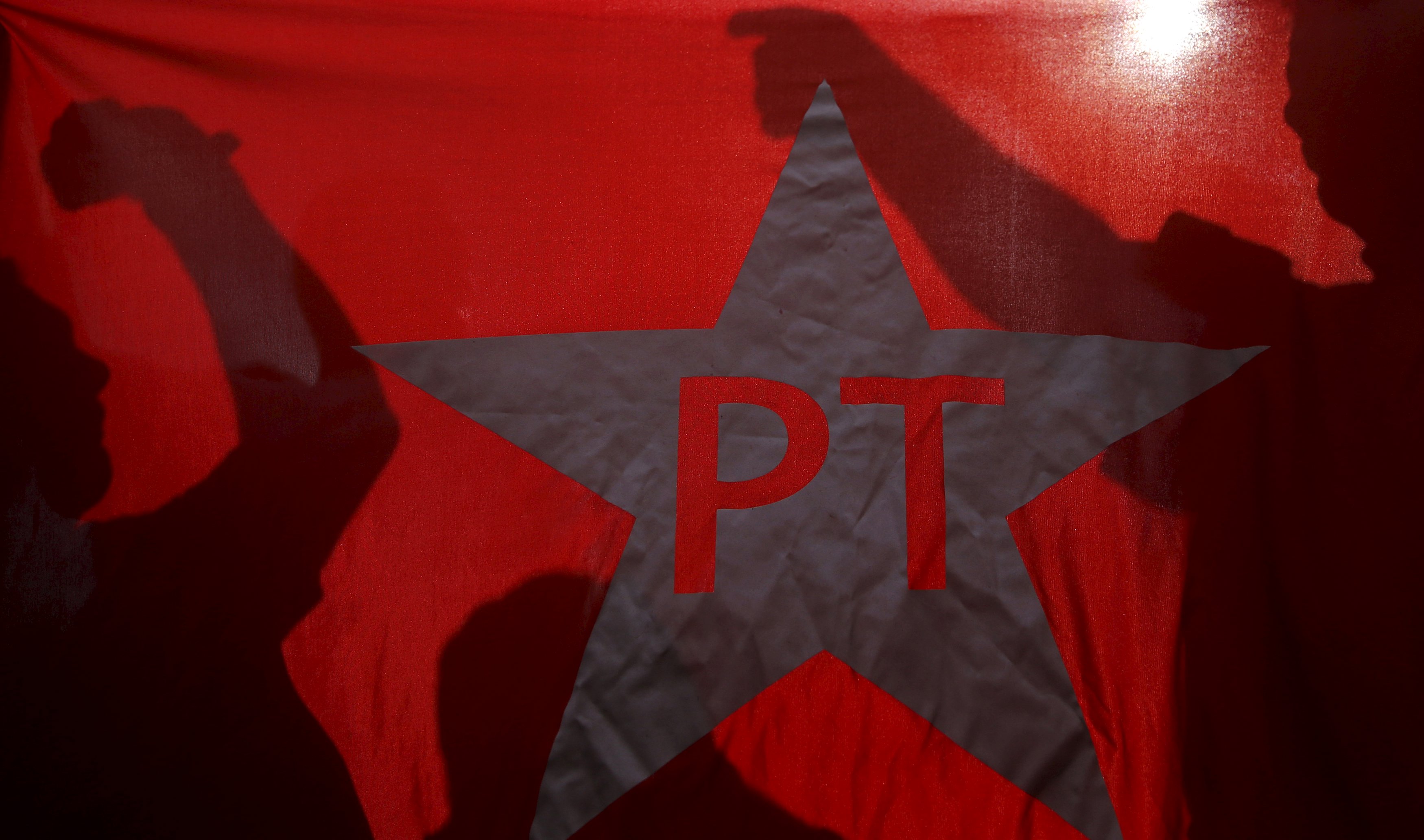 PT irá pedir a convocação de uma reunião para avaliar a situação do senador Delcídio Amaral. | Nacho Doce/Reuters