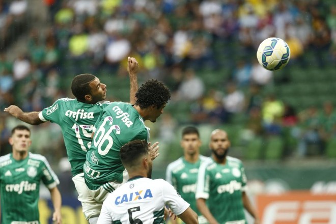 Coritiba teve de se segurar no começo do segundo tempo. | Hugo Harada/Gazeta do Povo