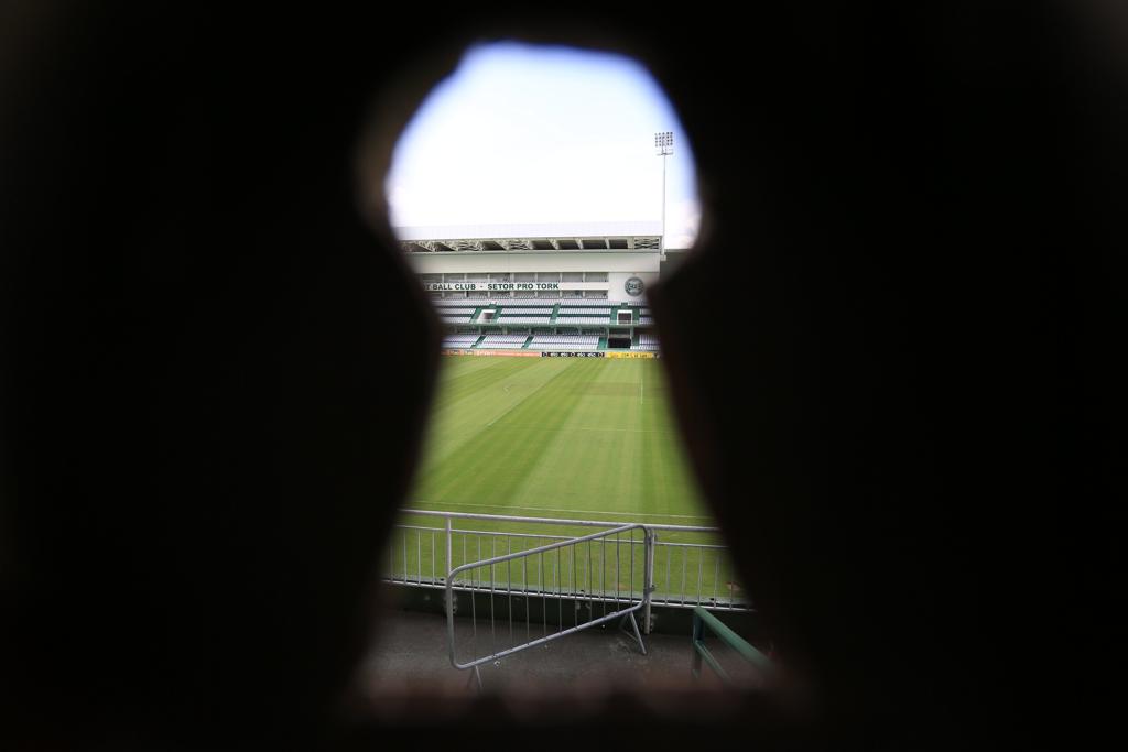 Punido por confusão envolvendo torcedores do Sport, o Coritiba encara o Santos no Couto Pereira sem a presença da torcida. | Ivonaldo Alexandre/Gazeta do Povo