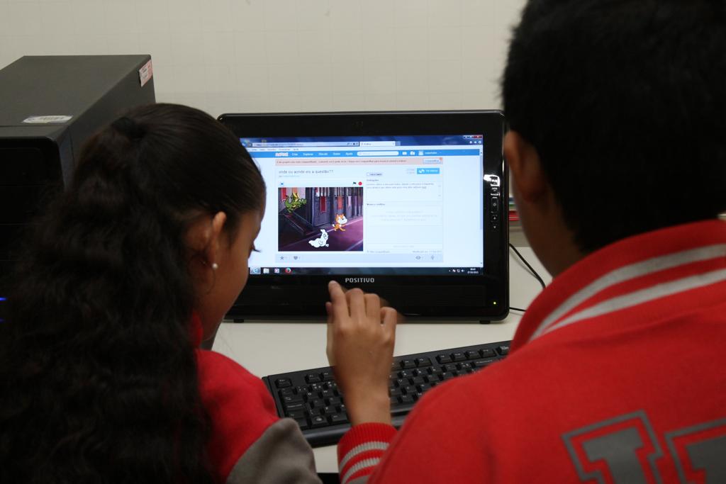 Por grupos de idade, pessoas de 15 a 17 anos e de 18 ou 19 apresentaram as maiores proporções de usuários de internet em 2014 | Aniele Nascimento/Gazeta do Povo