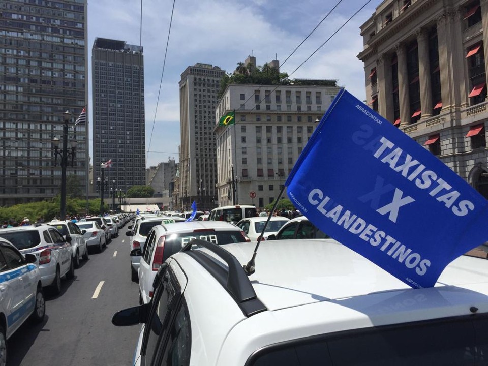 Protestos de taxistas em São Paulo contra o Uber, neste mês: aplicativo tem sido alvo da categoria e de legisladores | Paulo Pinto/Fotos Públicas