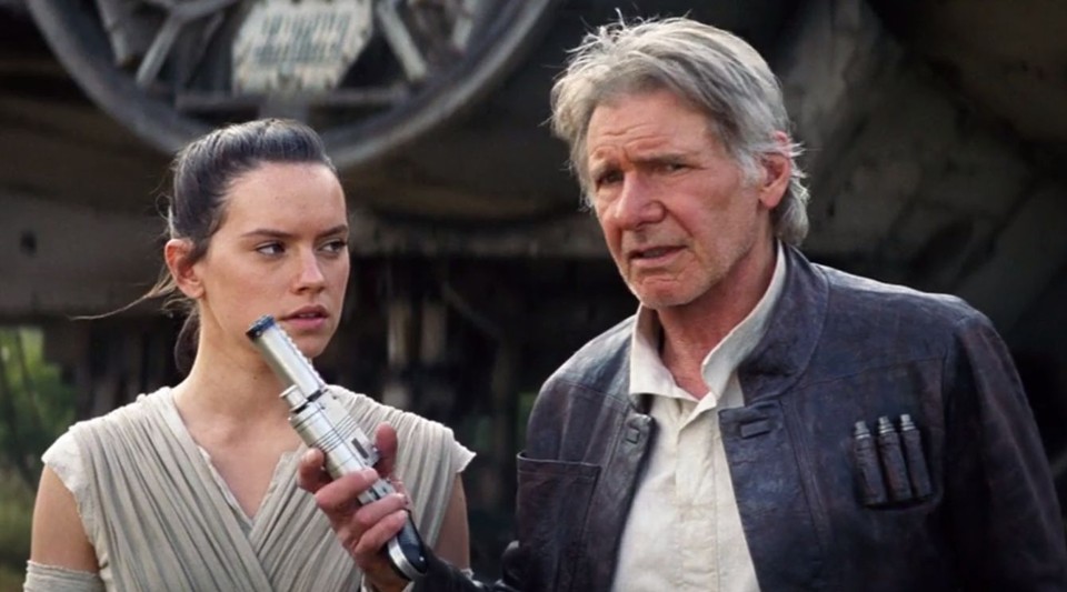 Han Solo entrega sabre de luz a Rey | Reprodução/