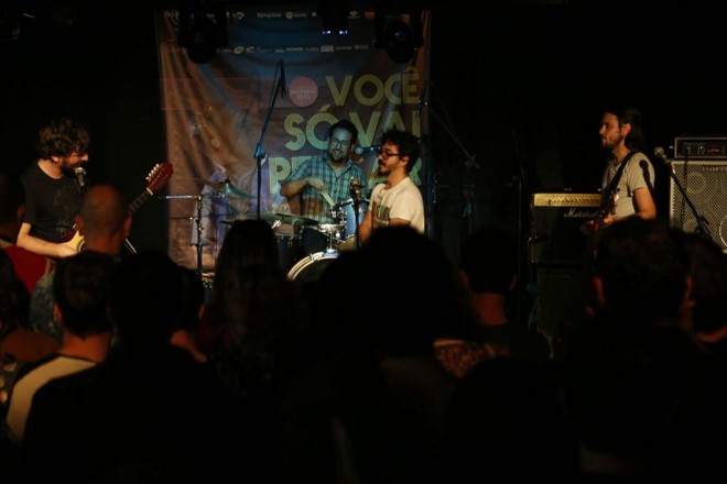 TUC ficou lotado para a apresentação da Banda Gentileza, na tarde deste domingo | Henry Milleo/Gazeta do Povo