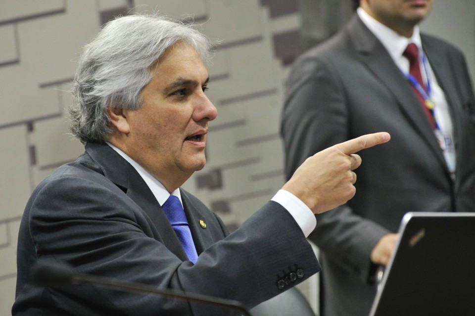 Delcídio diz que Dilma o consultou sobre Cerveró Delcídio do Amaral citou ainda o vice-presidente e o ministro da Justiça em seu depoimento à PF. | Geraldo Magela/Agência Senado