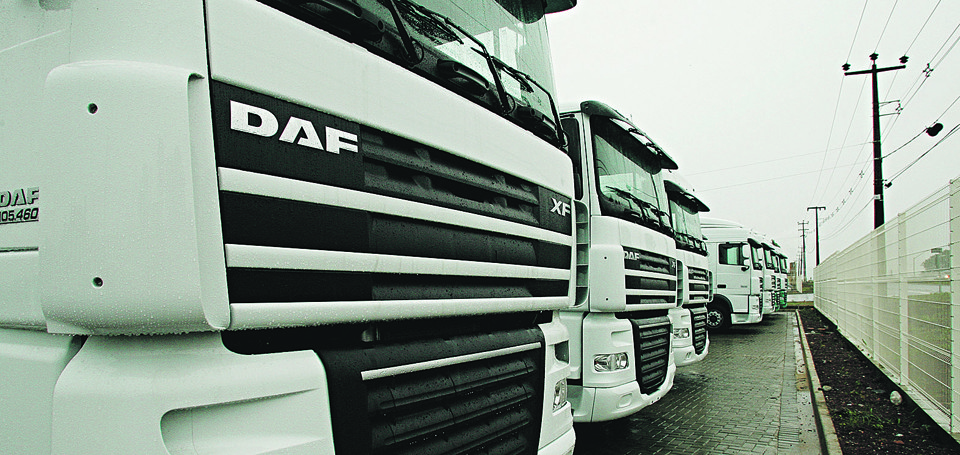 Fábrica da DAF, em Ponta Grossa, pode produzir até 10 mil caminhões por ano, mas não entregará muito mais que 500 em 2015. | Josue Teixeira/Arquivo/Gazeta do Povo