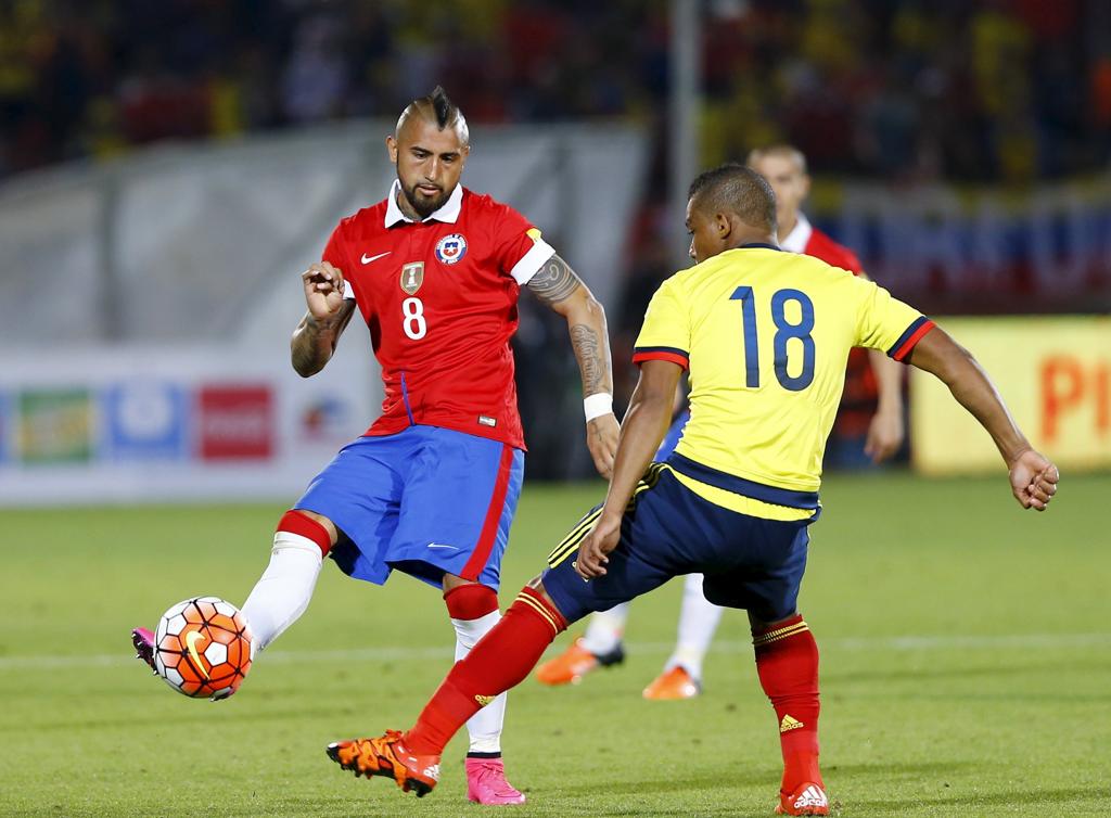 Vidal marcou o gol do Chile. No segundo tempo, James Rodríguez empatou para os colombianos. | Ivan Alvarado/Reuters