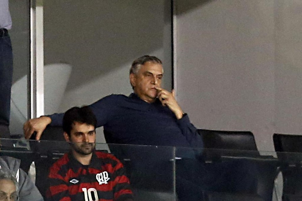 Petraglia assiste a jogo na Arena: estádio é uma das maiores satisfações da vida do presidente do Atlético. | Albari Rosa/Gazeta do Povo