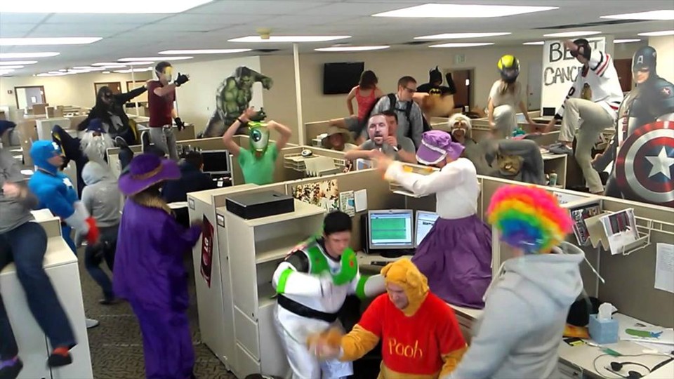 Clipe de Harlem Shake no YouTube em escritório americano: filmagens da dança viraram febre na internet | Reprodução/YouTube