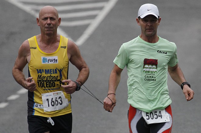 Corredores na Maratona de Curitiba | Jonathan Campos/Gazeta do Povo