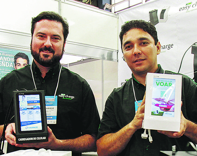 Cassiano Oliveira e Fernando Hisamitsu são sócios da Easy Charge. | Daniel Castellano/Gazeta do Povo