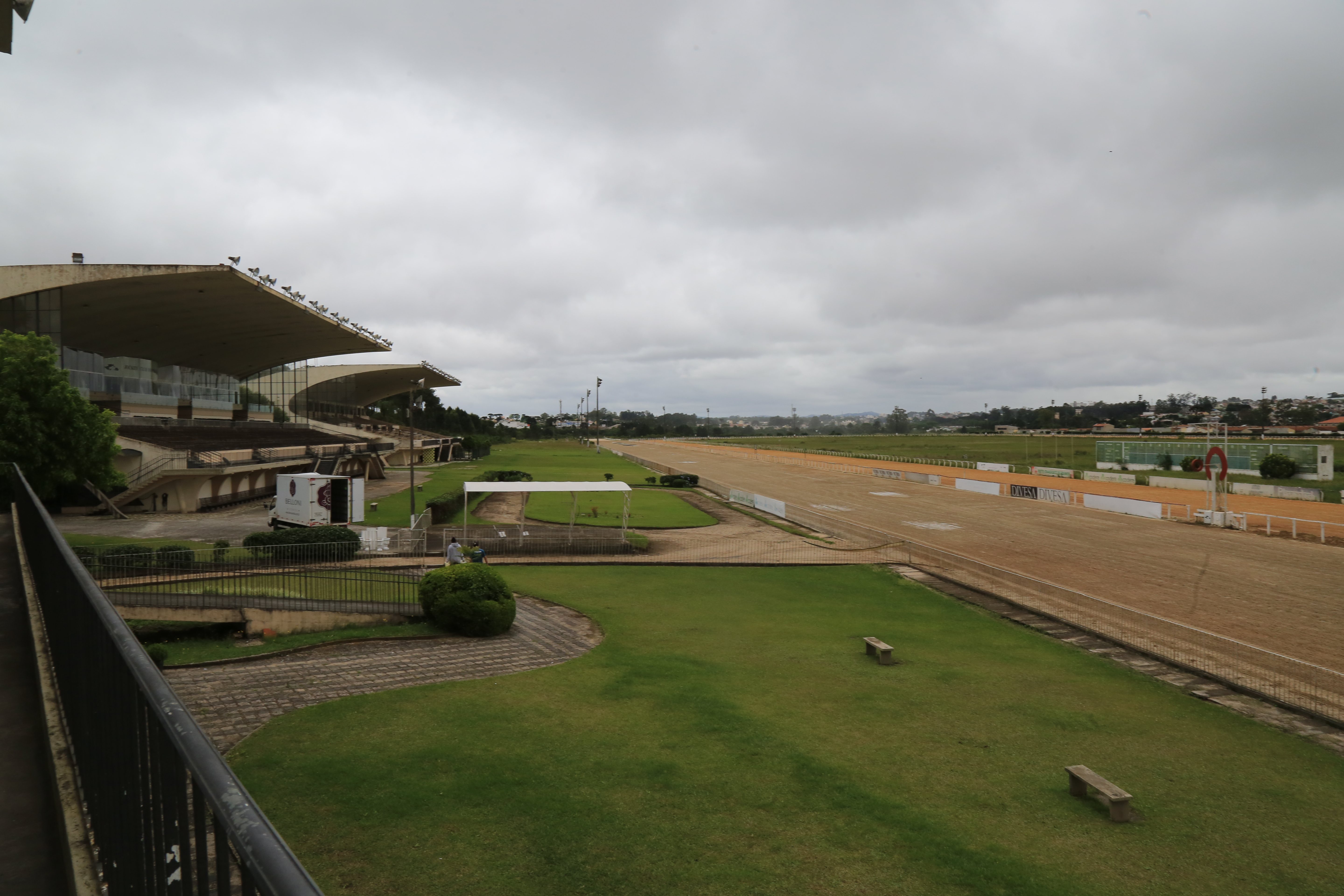 Jockey Club e a pista para corridas de cavalo: proibição do Ministério de Agricultura, Pecuária e Abastecimento para tert turfe no local. | Ivonaldo Alexandre/Gazeta do Povo