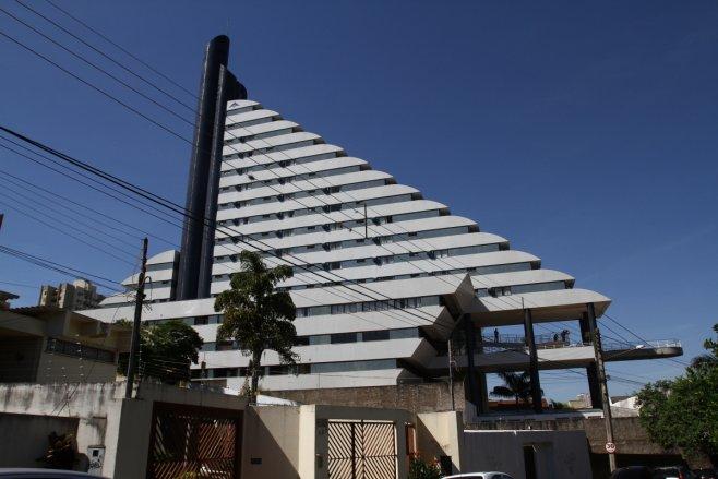 Hotel em forma de navio, na Avenida J.K.: Youssef é dono de nove apartamentos no flat | Roberto Custódio/JL