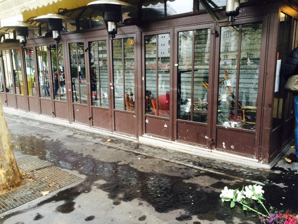 Restaurante que foi alvo de ataques em Paris na última sexta-feira | Elizabeth Koechlin Bertrand