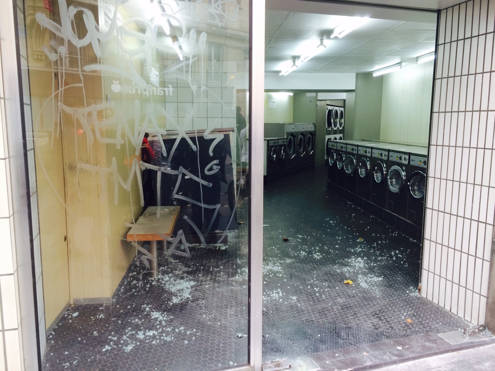 Vários pontos da capital francesa sofreram consequências dos ataques da última sexta | Elizabeth Koechlin Bertrand/