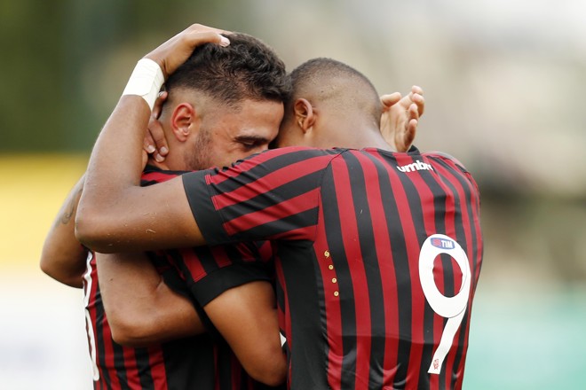 Renan e Dominic comemorando o terceiro gol atleticano. | Albari Rosa/Gazeta do Povo