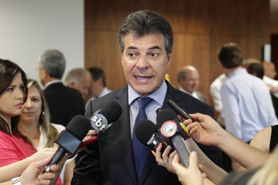 Driblando um acordo que tinha com a OAB, em agosto, Beto Richa reduziu o teto das requisições por decreto: de R$ 31,5 mil para R$ 13,8 mil. | /