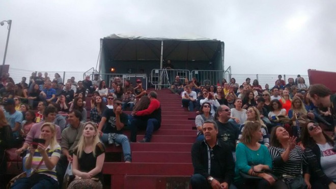 Público na apresentação da banda Leash. | Larissa Mayra