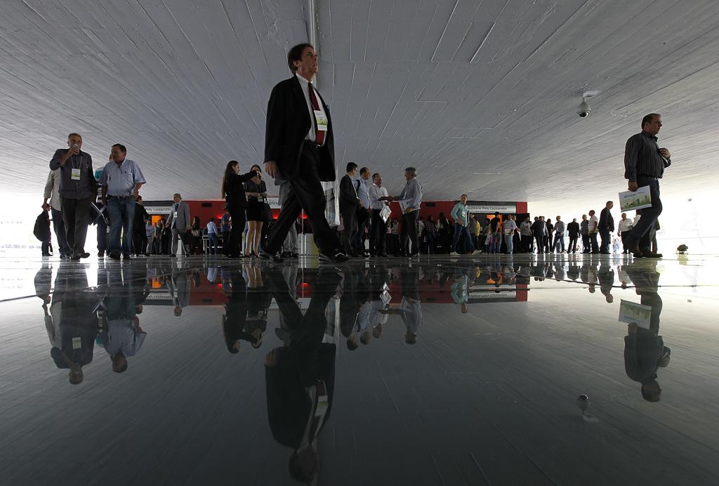 Público do agronegócio lotou espaços do Museu Oscar Niemeyer durante o 3° Fórum de Agricultura da América do Sul. | Jonathan Campos/Gazeta do Povo