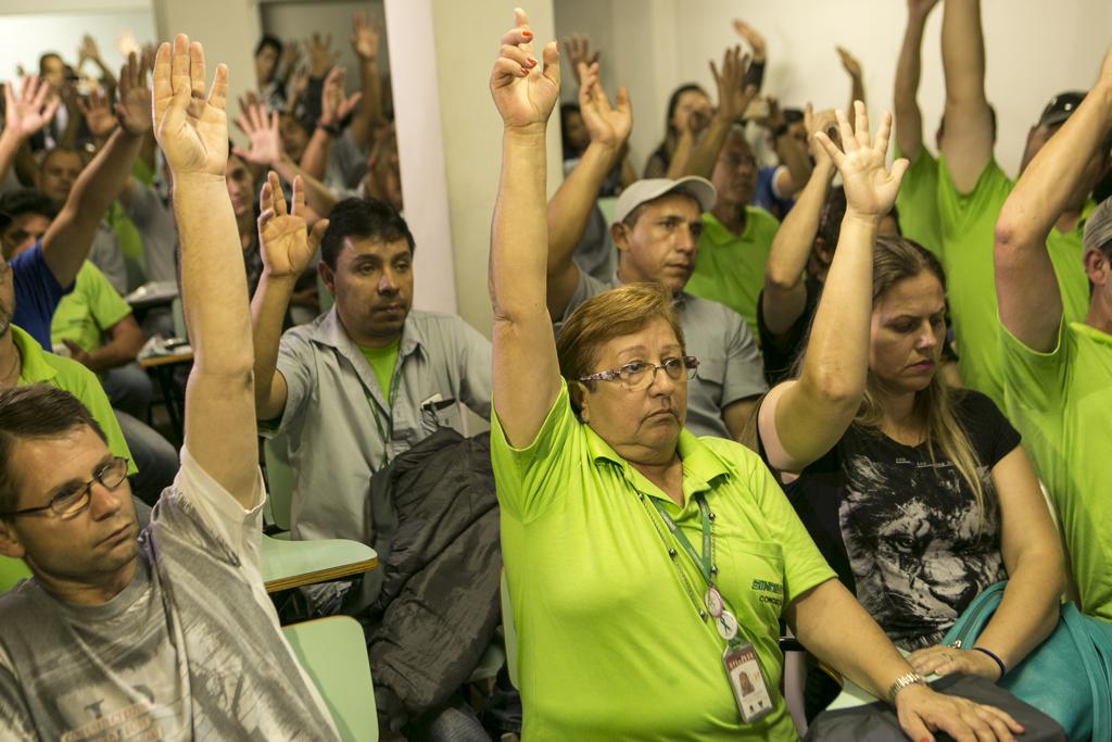 Em duas assembleias, ontem, motoristas e cobradores aprovaram greve a partir de terça-feira (1º). | Marcelo Andrade/Gazeta do Povo