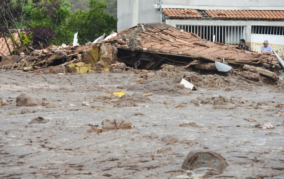 Distrito de Bento Rodrigues após o rompimento da barragem da Samarco | Antonio Cruz/Agência Brasil