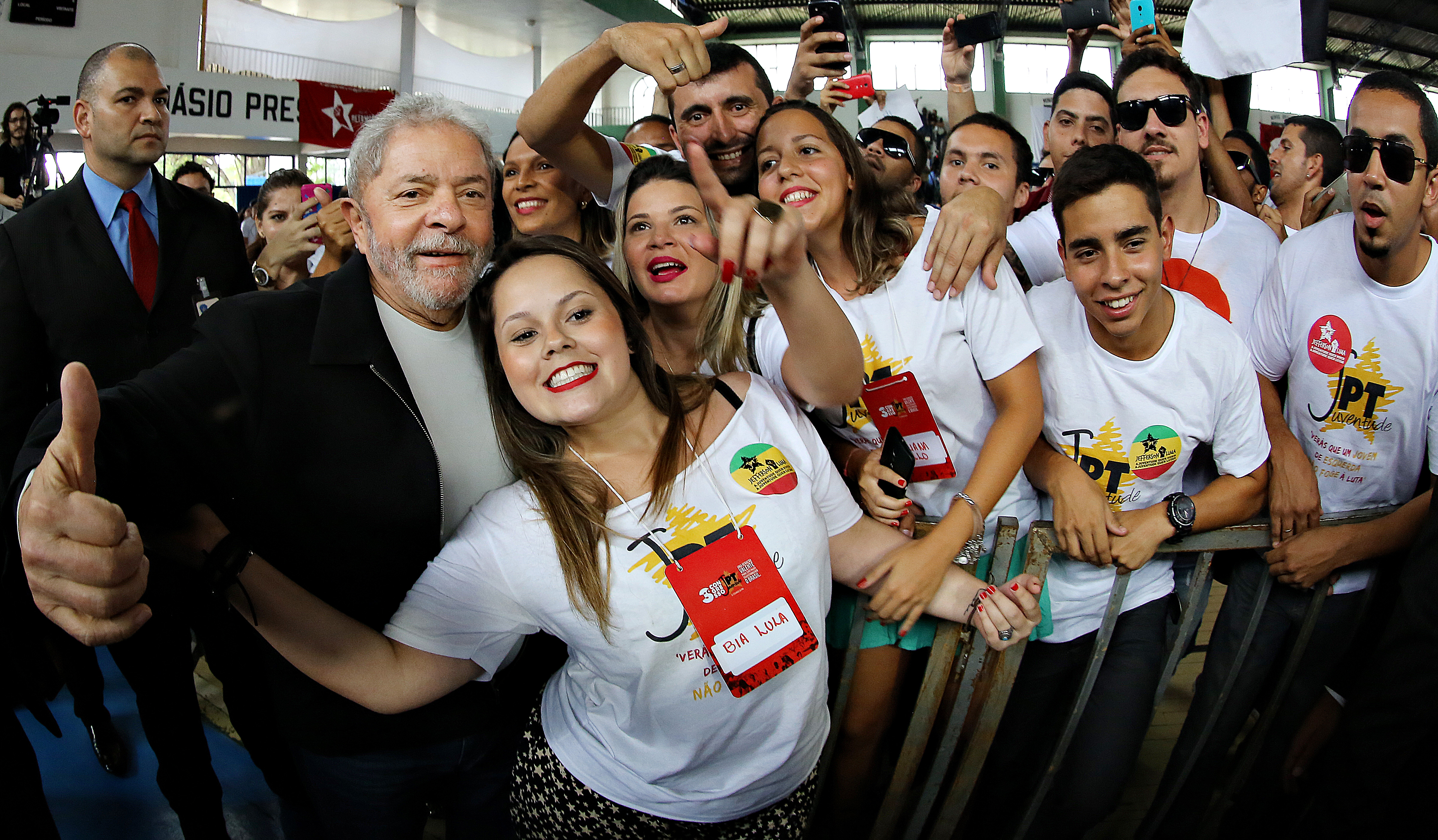 Lula com a neta Bia durante o Congresso do PT: em defesa do avô. | Ricardo Stuckert/ Instituto Lula