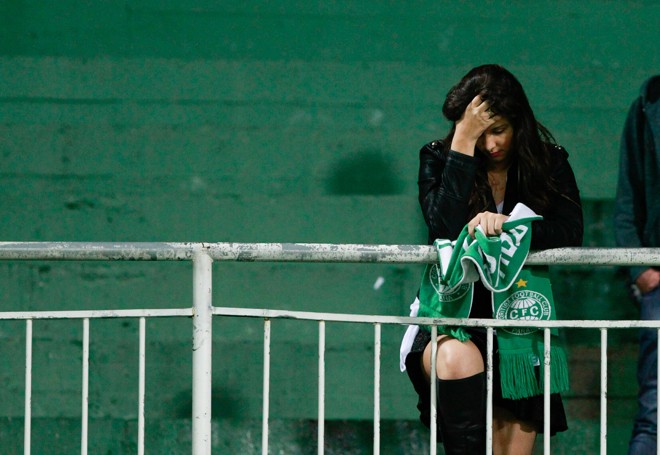 Torcedora do Coritiba lamenta oportunidade perdida contra o Figueirense. | Daniel Castellano/Gazeta do Povo