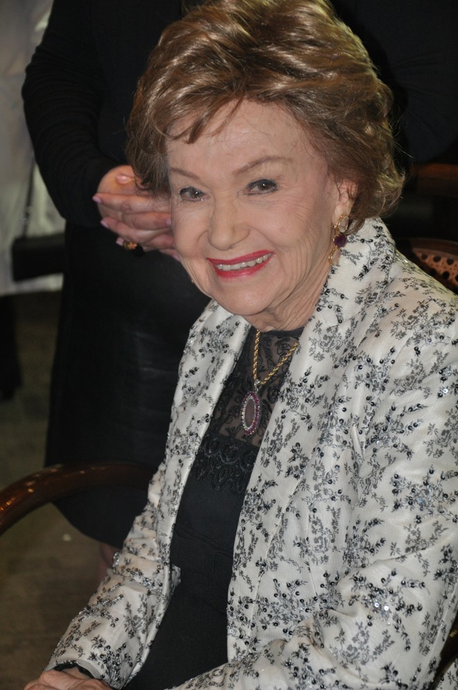 Presidente da Academia Paranaense de Letras, Chloris Casagrande Justen abriu a galeria Memórias Paraná, cujo lançamento ocorreu no salão Cid do Clube Curitibano. A obra em DVD, que enriquece a estante paranaense, traz a chancela da Academia Paranaense de Letras, GRPCOM e Clube Curitibano. Projeto cultural cine vídeo 1, de Luiz Renato Ribas Silva, o Memórias Paraná já relacionou, entre outros, figuras como Lylian Vargas e Fernando Miranda | DIVULGAÇÃO