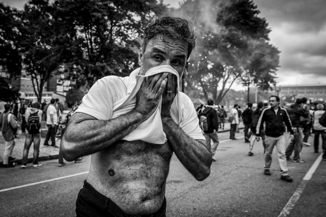 Manifestante durante os protestos de professores no dia 29 de abril. A data ficou marcada pela violência. | Henry Milleo/Gazeta do Povo